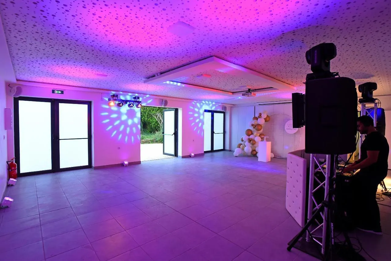 Le Mas Soli - Gites Et Reception Caderousse Villa