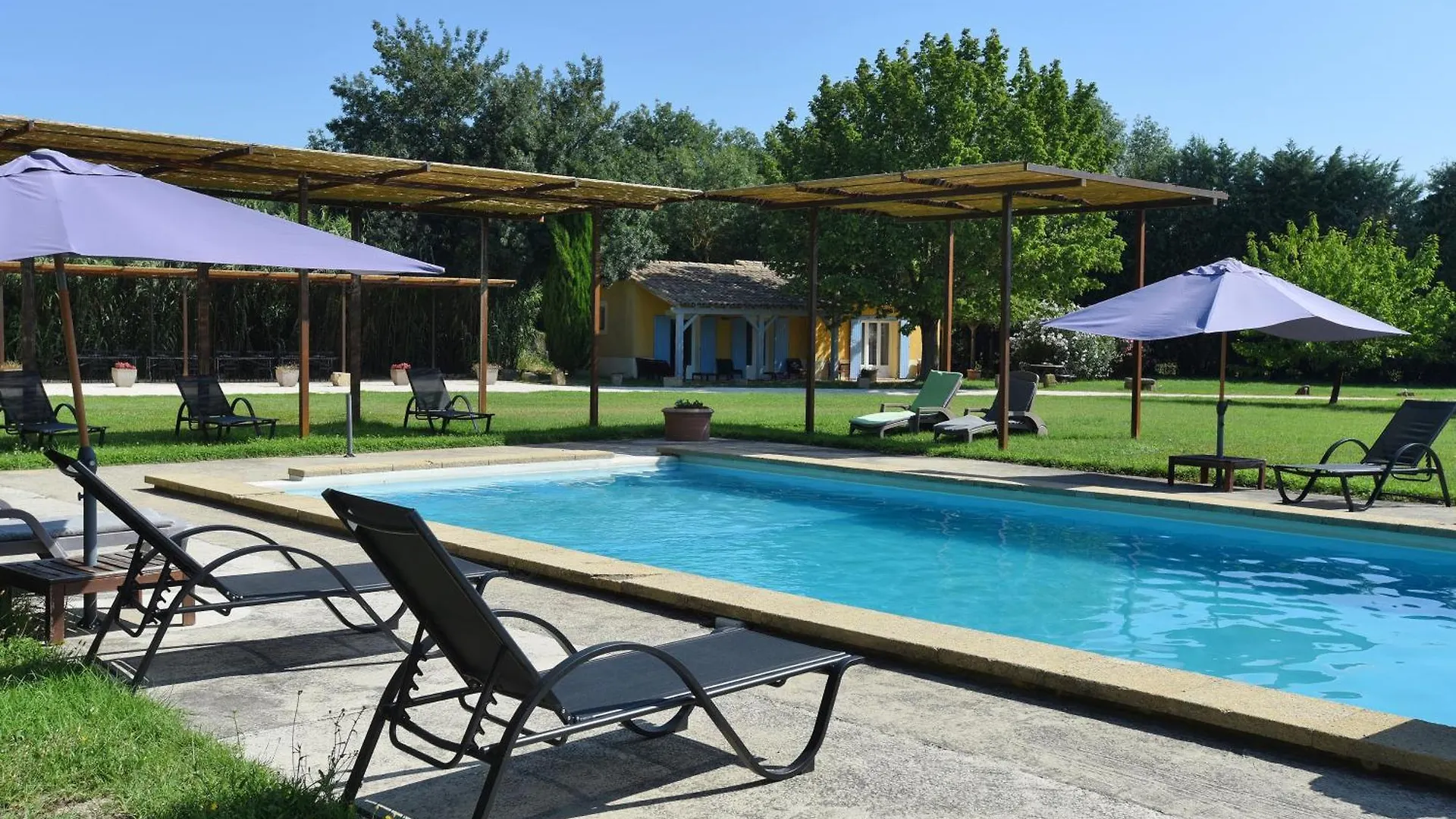 Le Mas Soli - Gites Et Reception Caderousse